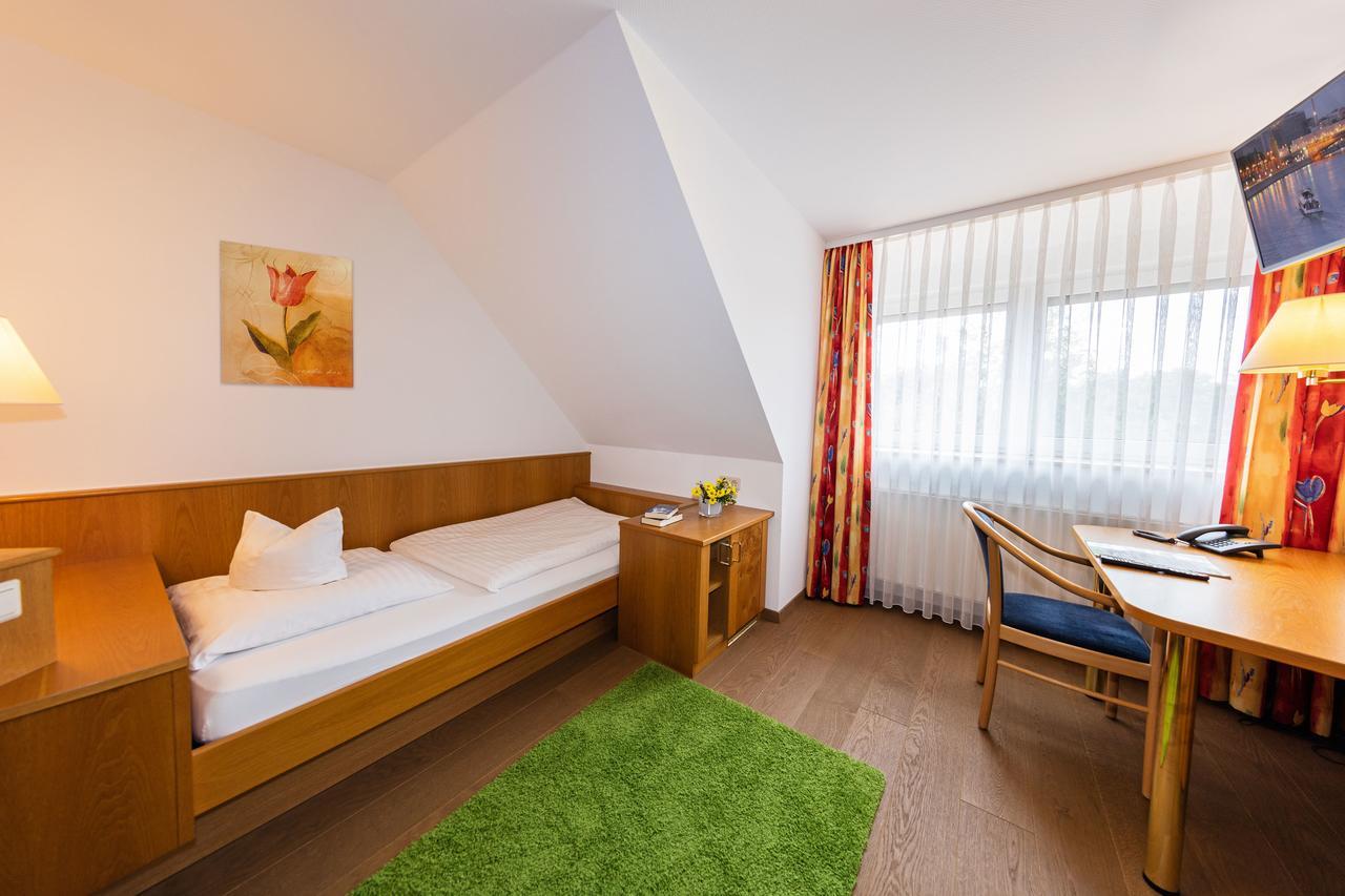 Gasthof - Hotel Zum Ochsen Gmbh Berghulen Eksteriør bilde